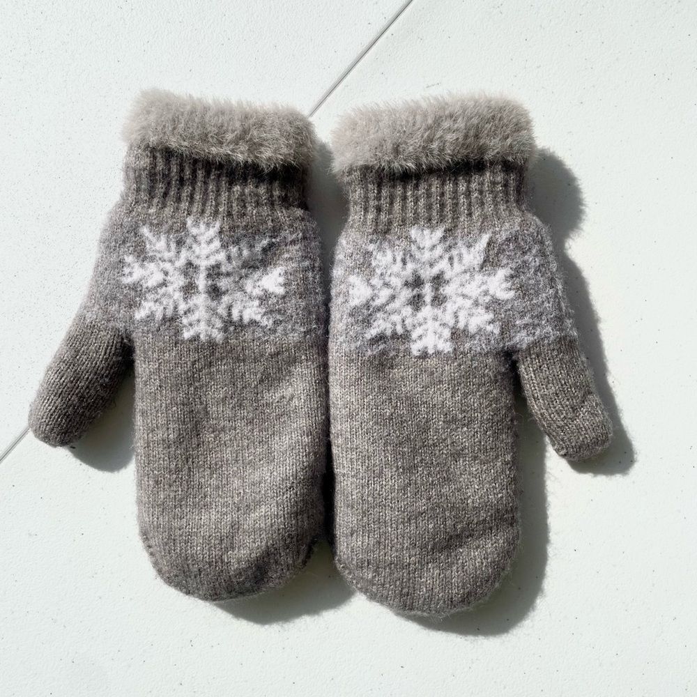 Women’s Winter Mittens Gray Snowflake Knit Warm Fleece Lined